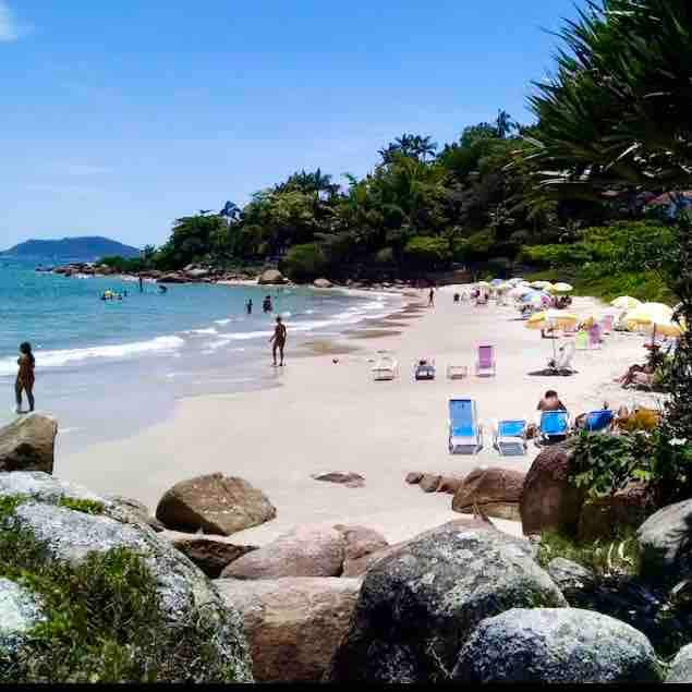 Ap Canajurê beira da praia, vista do mar