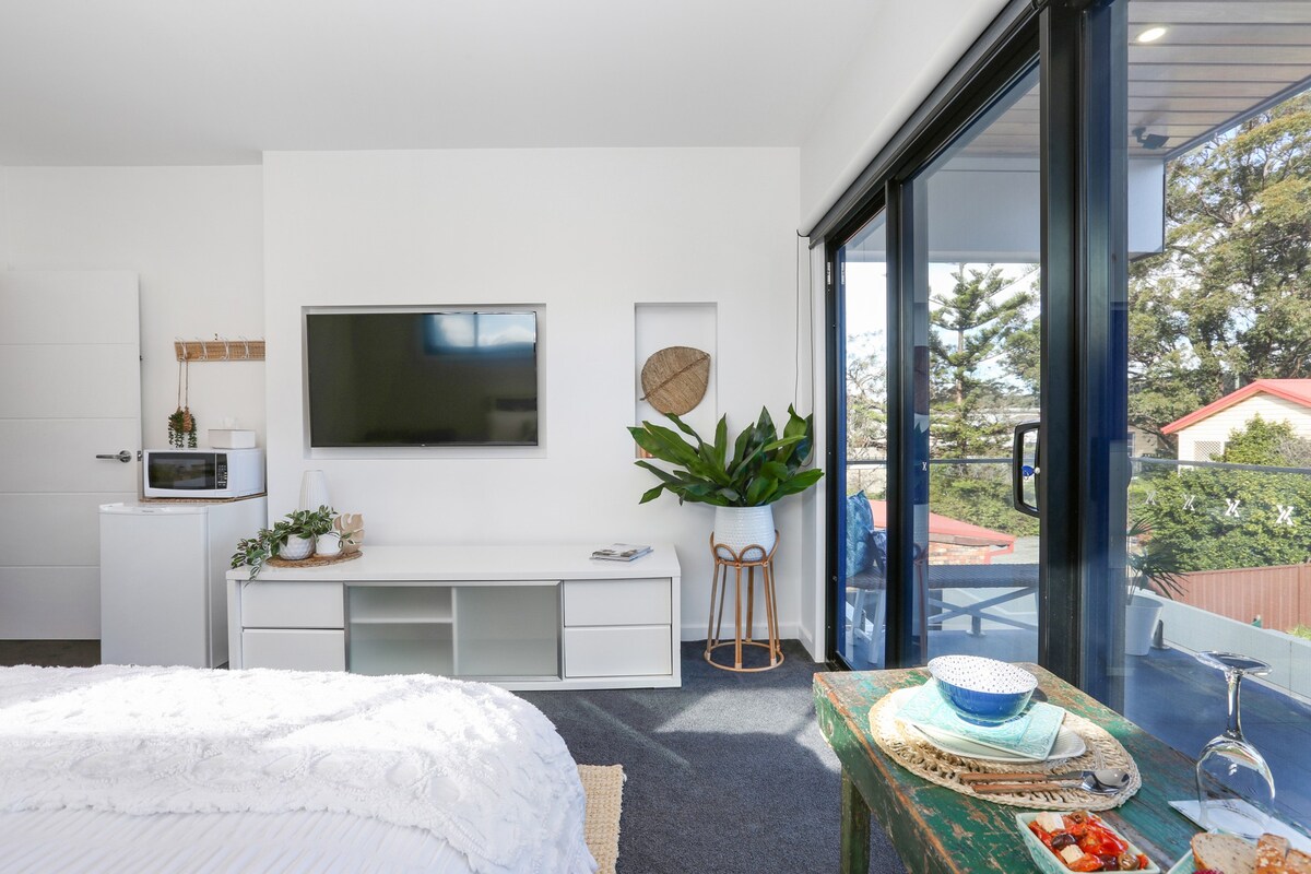 Shellharbour City Lakeside Stay- Room Eternity 141