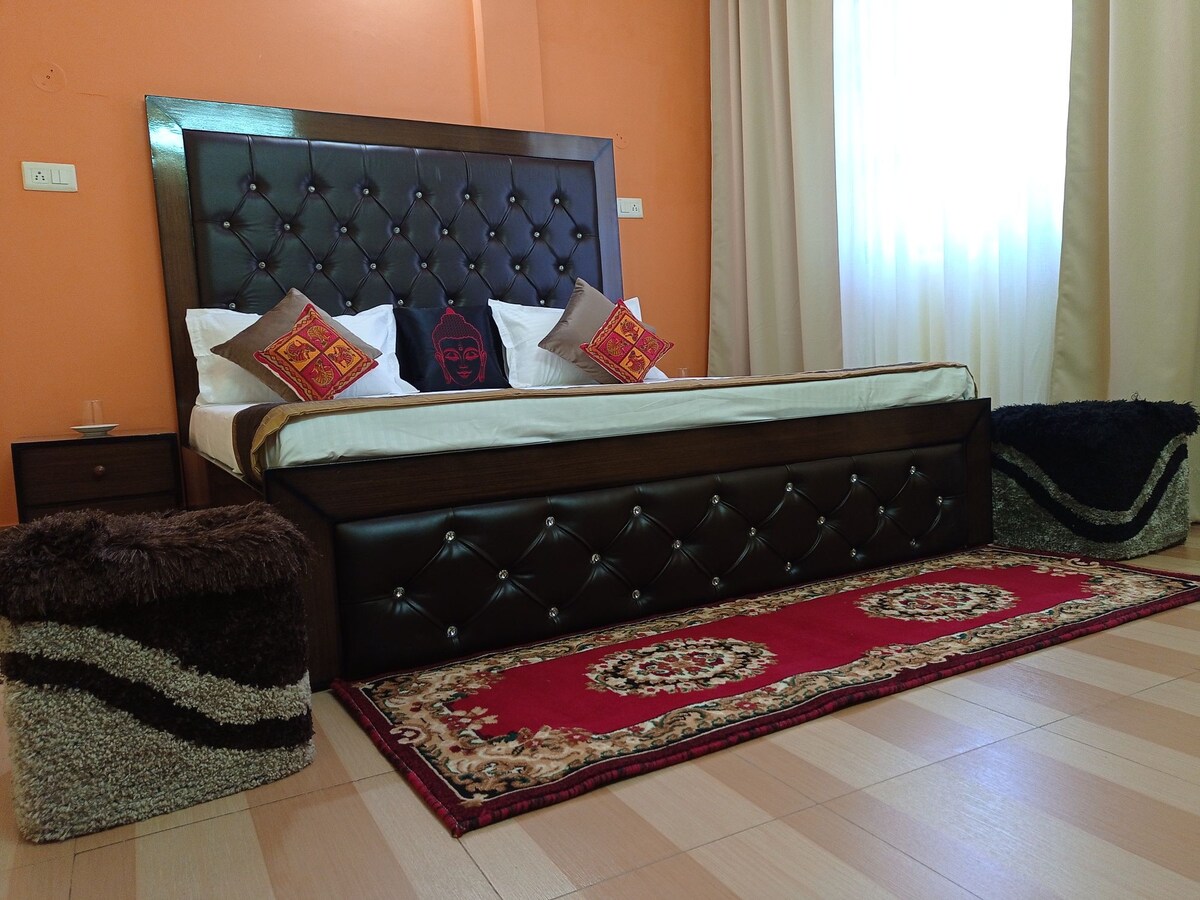 Bakshi Home Stay
Luxury stay,work from home, Wi-Fi