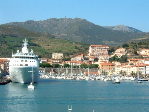 波德雷斯港（ Port-Vendres ）前可欣赏全景