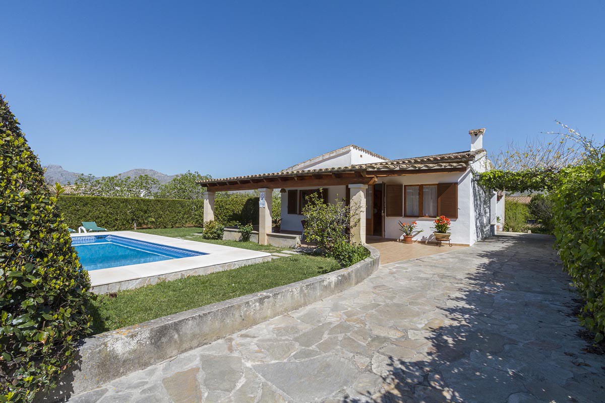 Cozy house in a quiet rural area in Pollensa