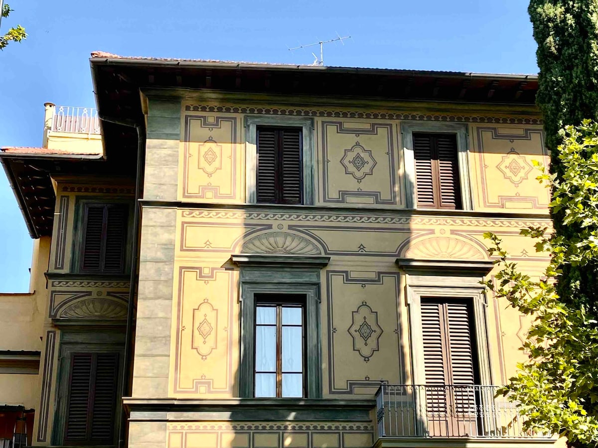 位于1865年佛罗伦萨别墅的顶层