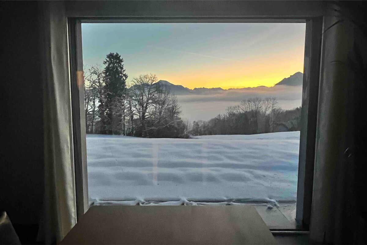 Maison avec vue sur les Alpes.