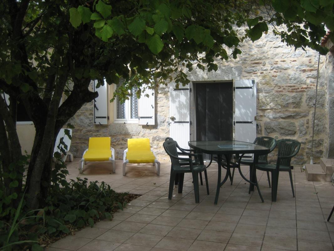 Gîte climatisé avec terrasse ombragée pour 5 pers