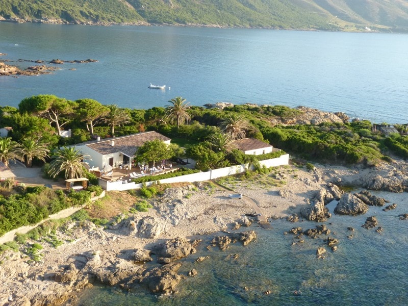 Luxury villa with access to the see
