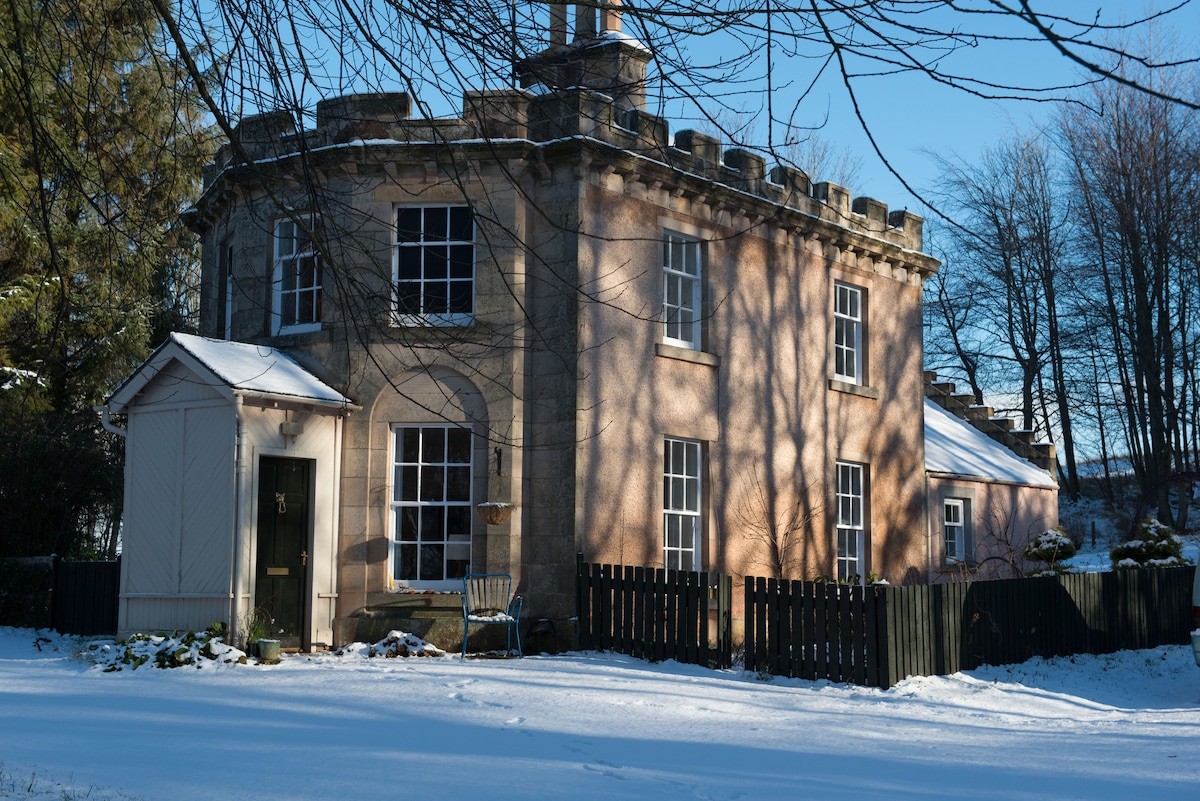 Quarry Gardens Lodge | Romantic Woodland Cottage