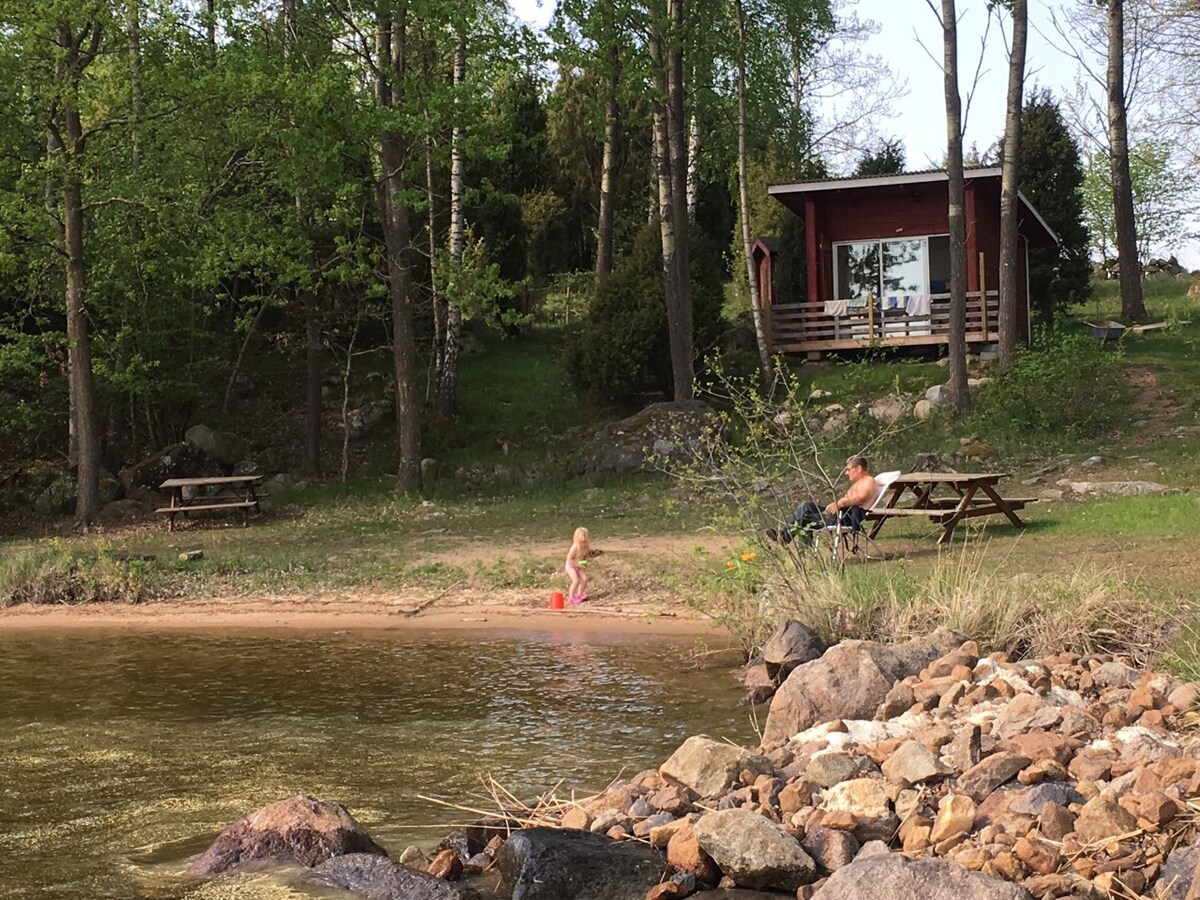 Stuga med närhet tillbad och natur - Ljungen