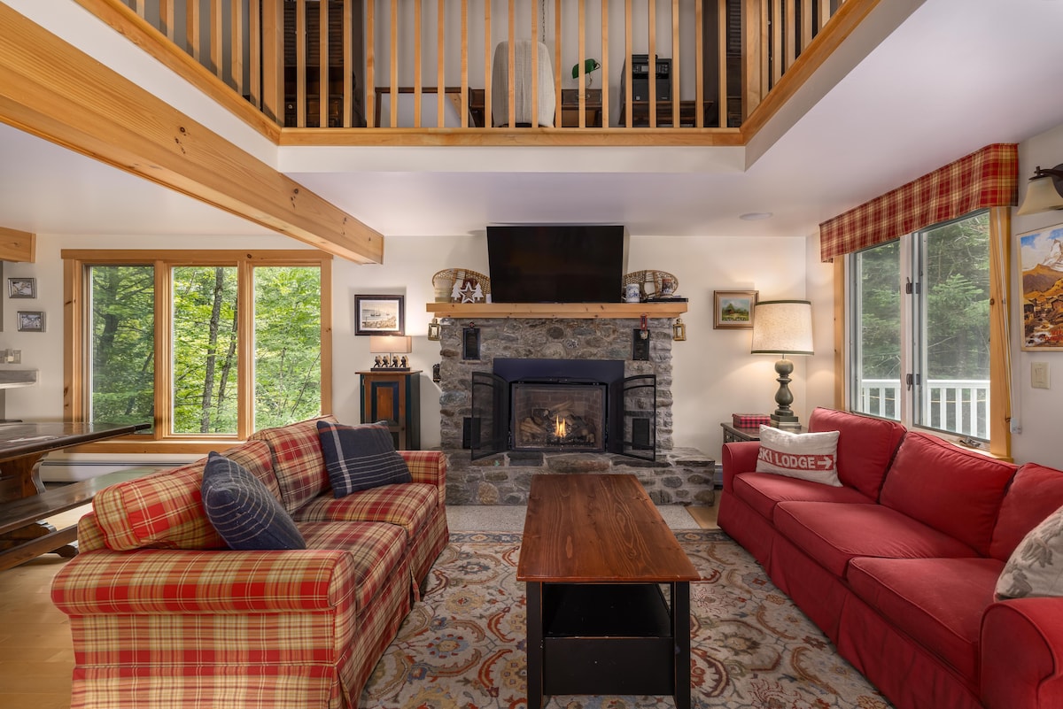 Enchanted Mountain Chalet Retreat near Jay Peak