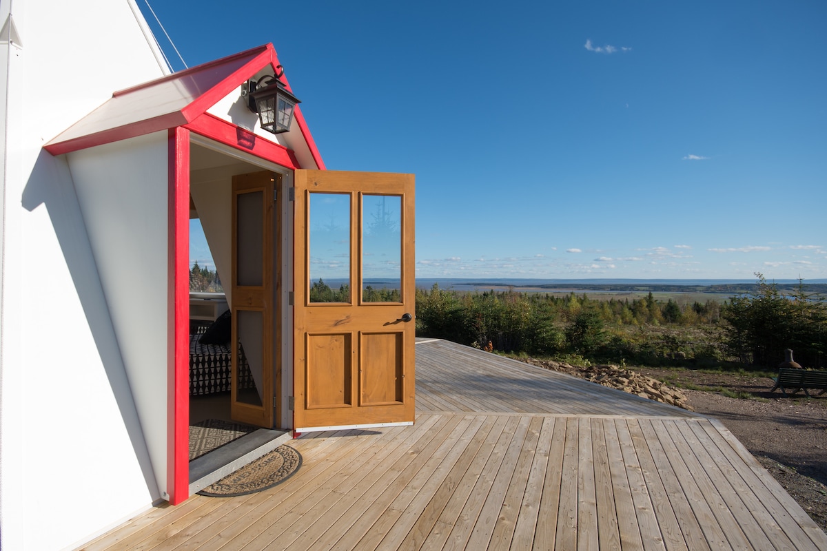 Broadleaf Glamping (Cape Enrage Lighthouse)