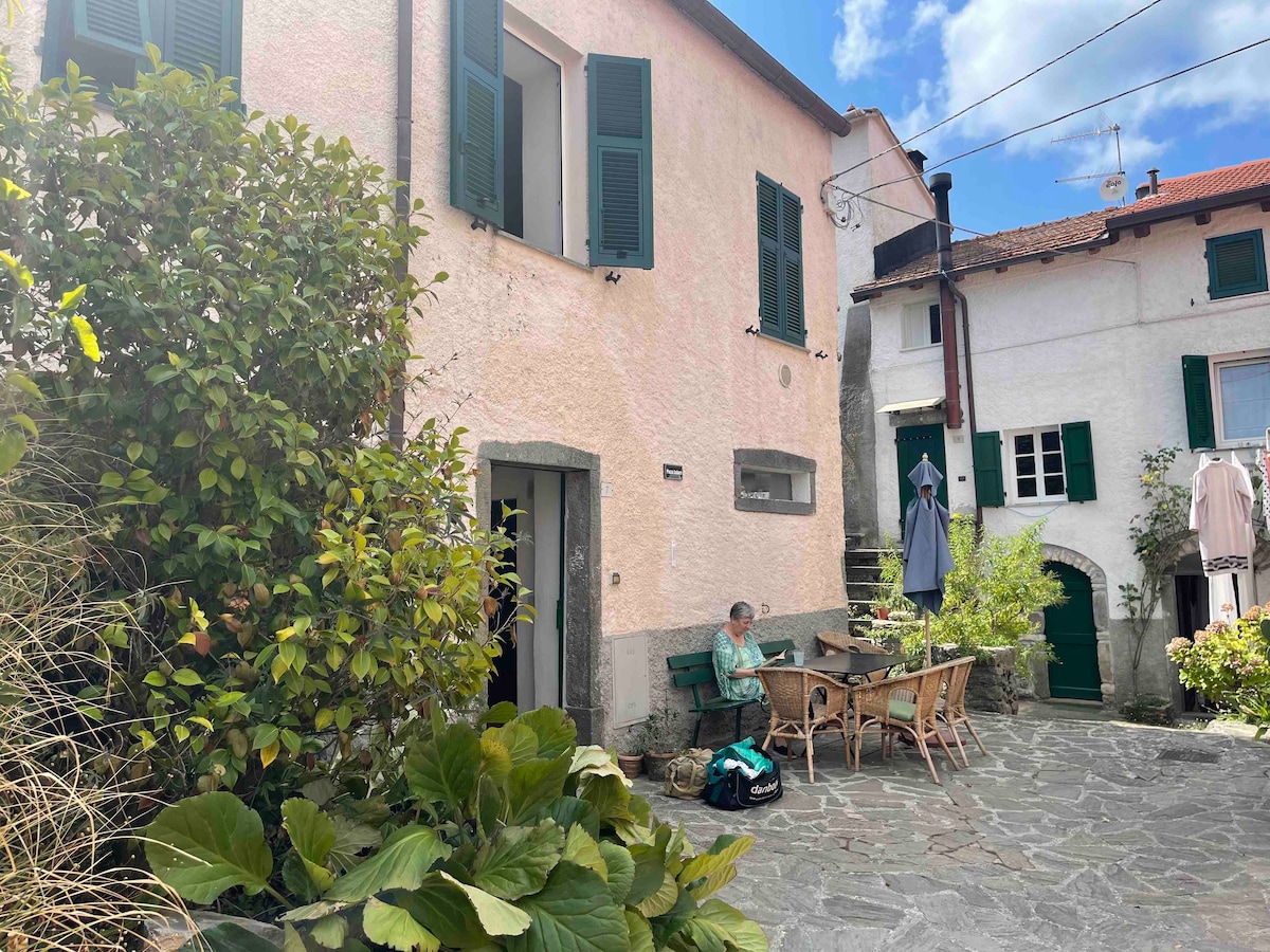 位于五渔村（ Cinque Terre ）安静山镇的利古里亚联排别墅。