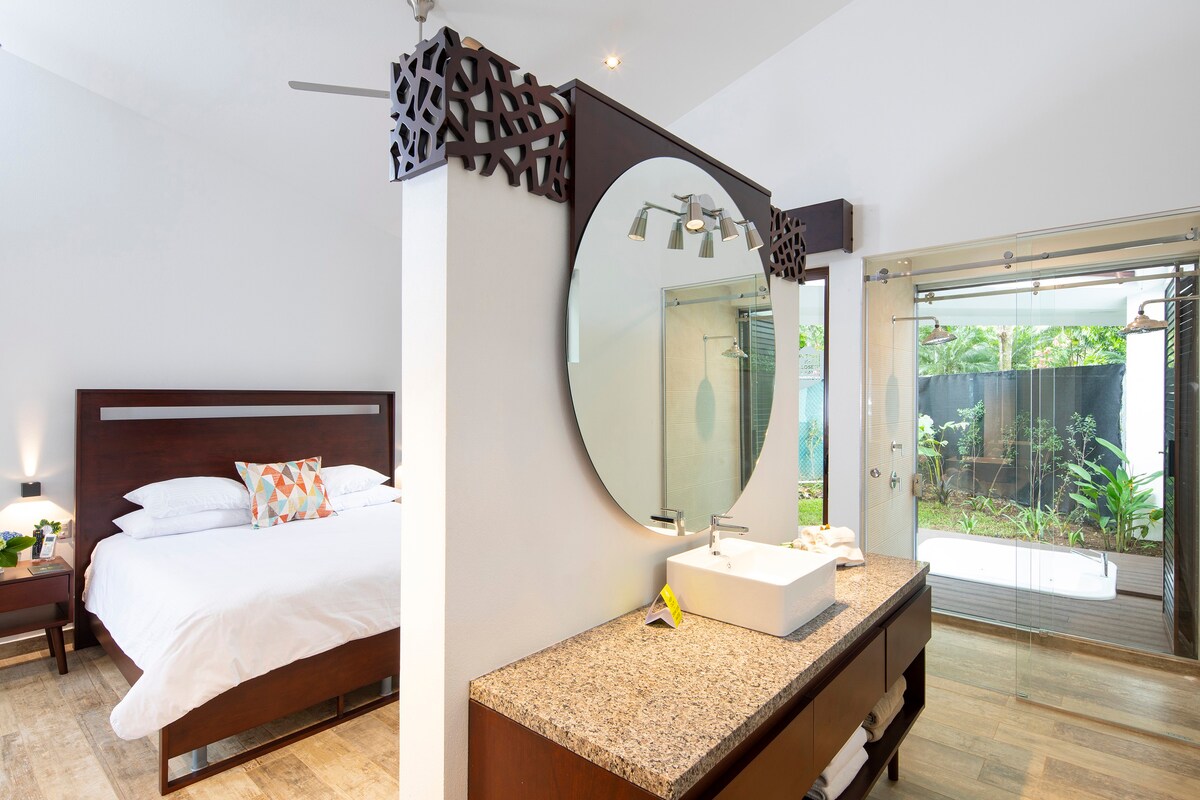 酒店选择-带独立按摩浴缸和2米宽双人床的套房