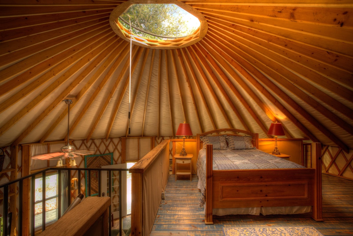 Floyd Yurt Lodging - a Experience