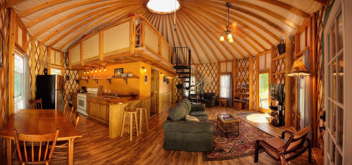 Floyd Yurt Lodging - a Experience