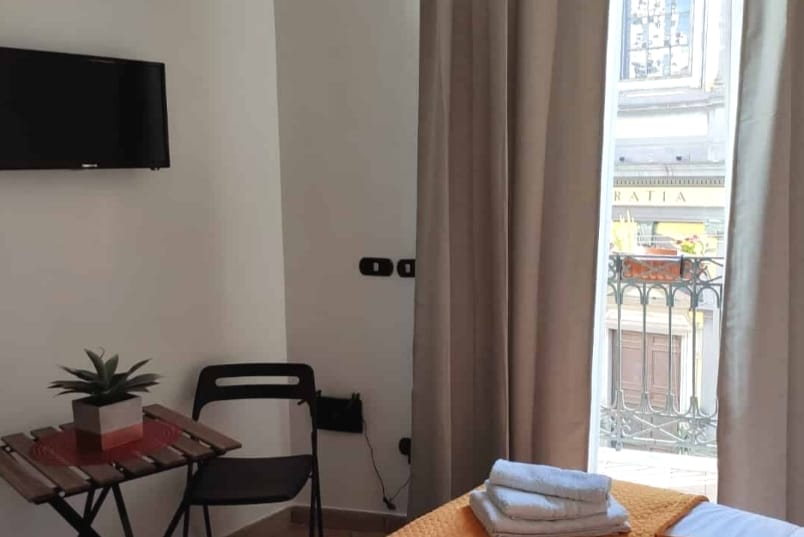 住宿加早餐房源位于那不勒斯市中心： 7号房间
