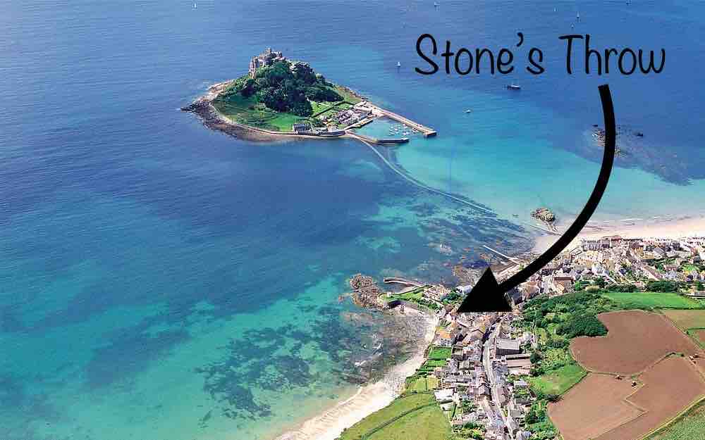 Stone's Throw - *Sea views *Parking *Dog Friendly