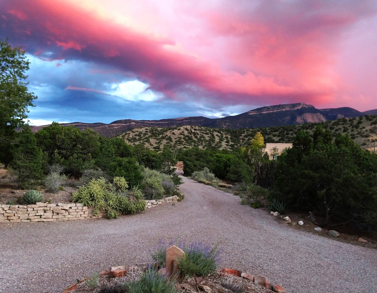 The Bunkhouse, Mountain Vistas in the High Desert