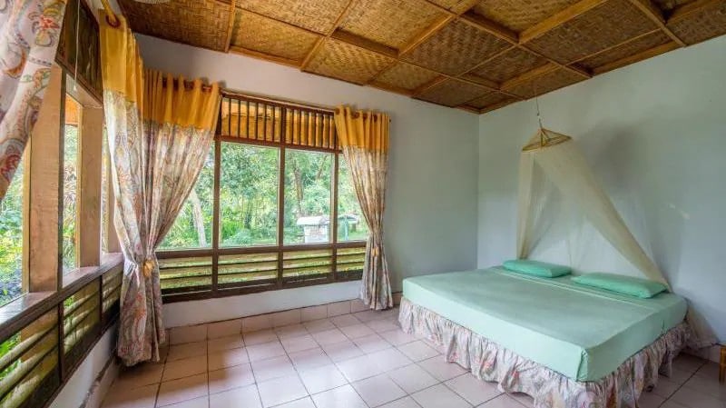 Ecolodge Cottage with bamboo building and organic