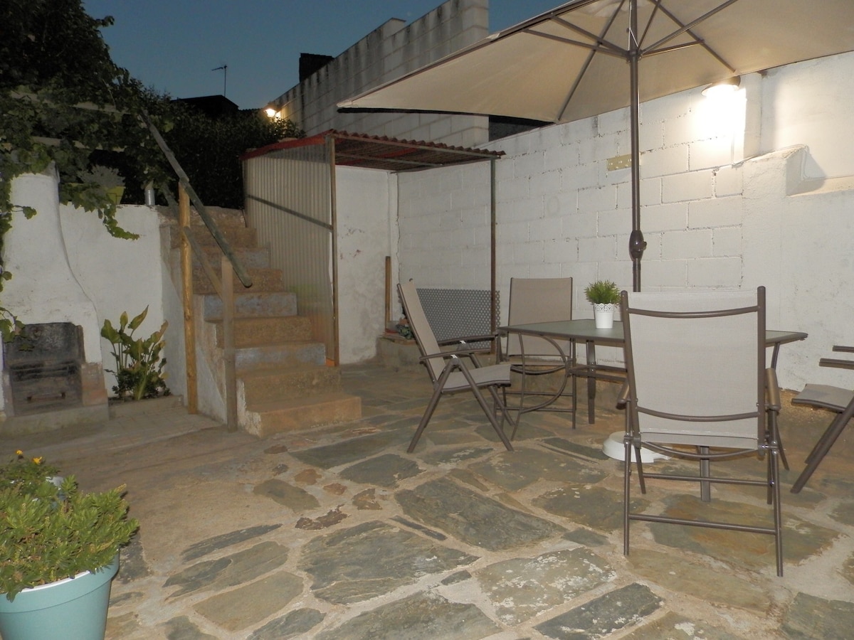El Olivar设有烧烤、露台和花园私人