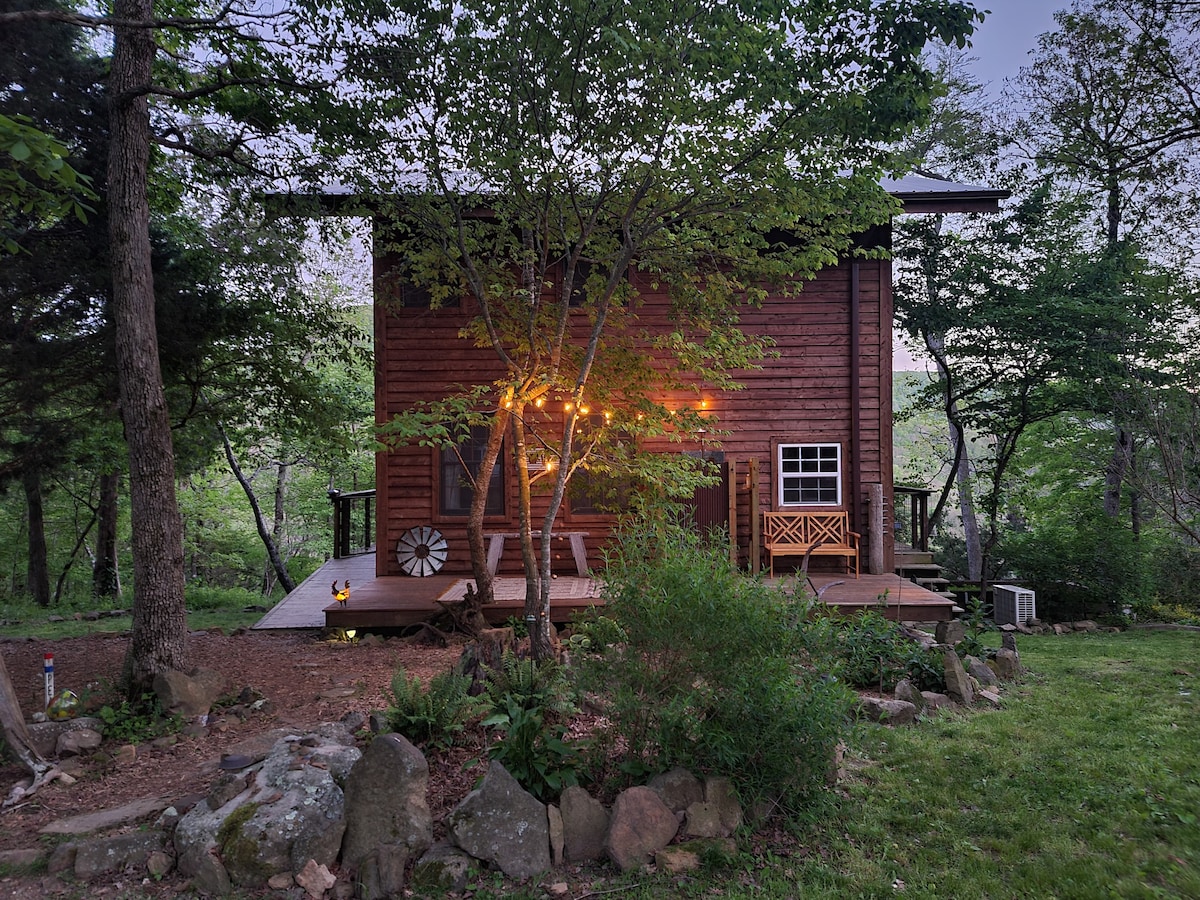 Boxley Birdhouse Cabin in the Trees