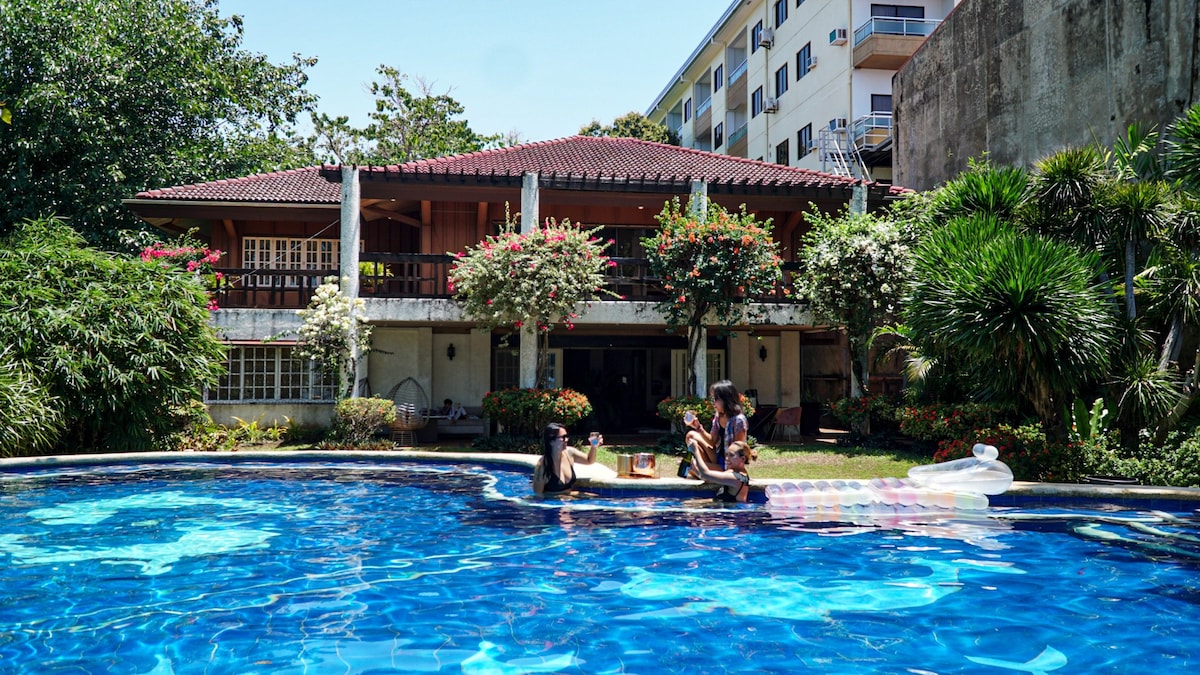 Anza Mactan Beach Villa -Private Pool & Beachfront