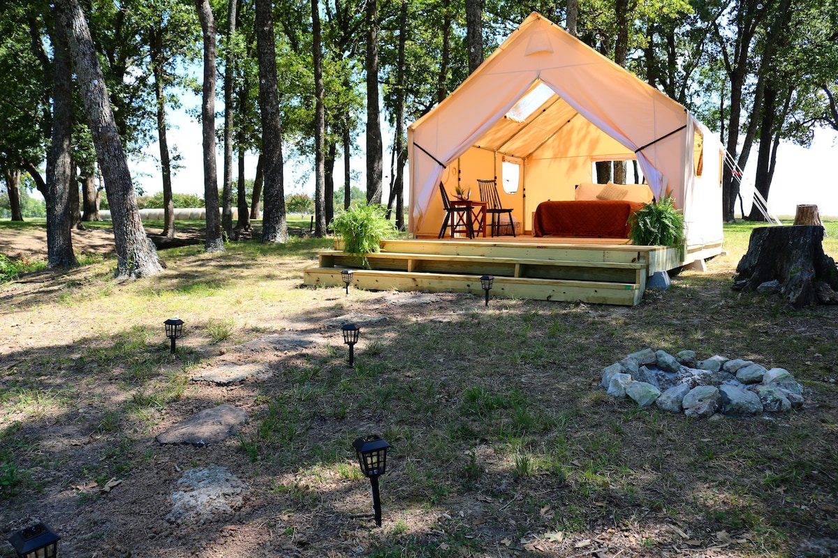 Wood Guest Ranch, Waterfront Glamping