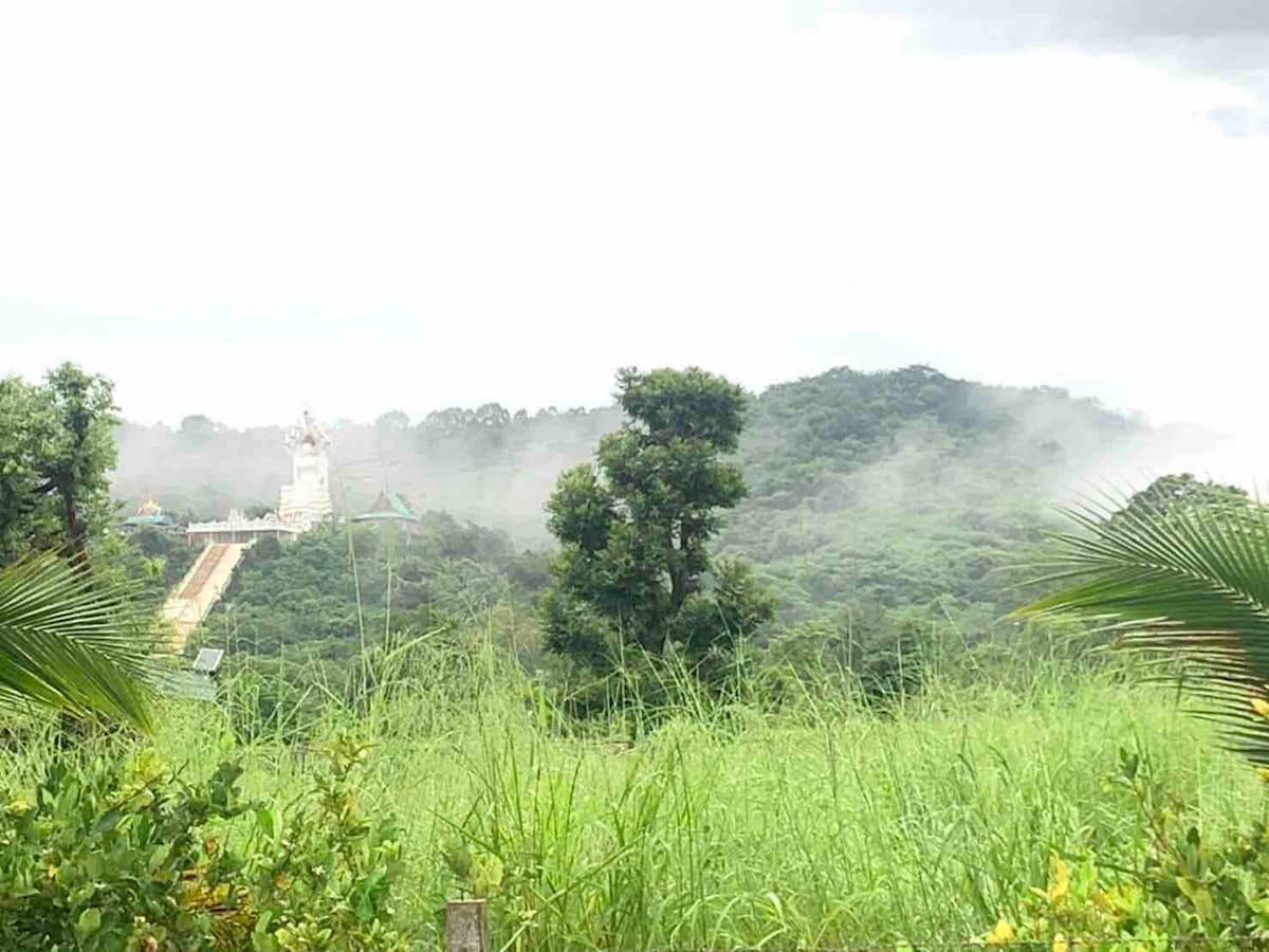 别墅3间卧室和2间卫生间，可欣赏山景