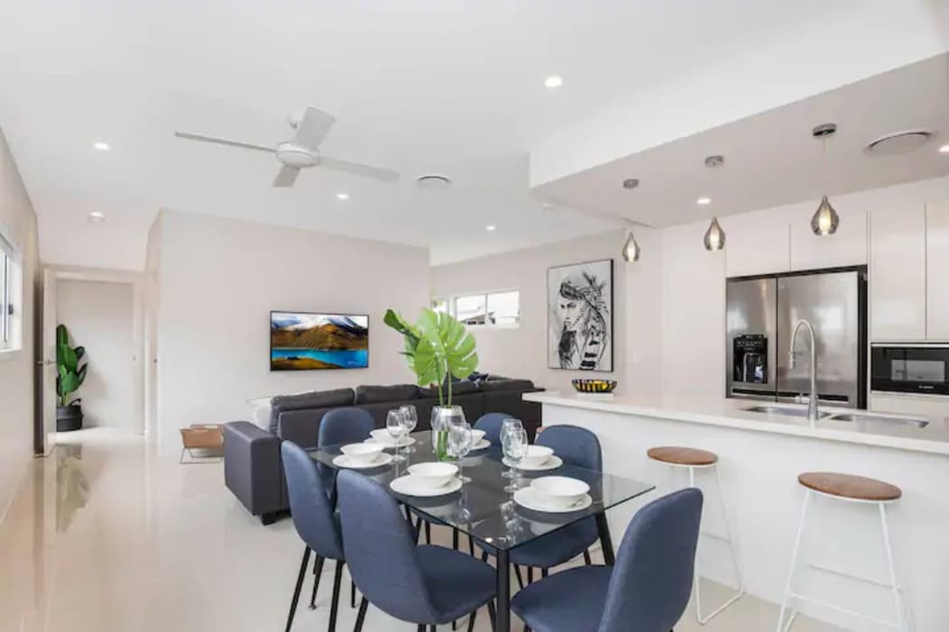 Park Avenue Luxe 1BR | 4km to City, Outdoor BBQ