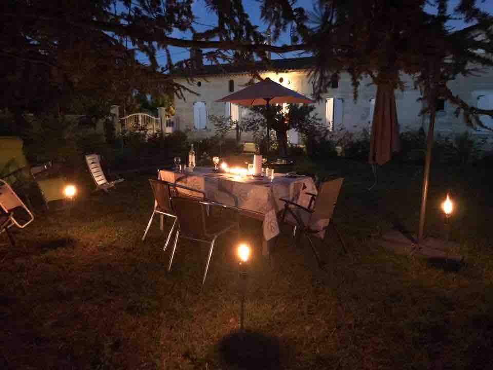 Charmante dépendance rénovée. Beau cadre verdoyant