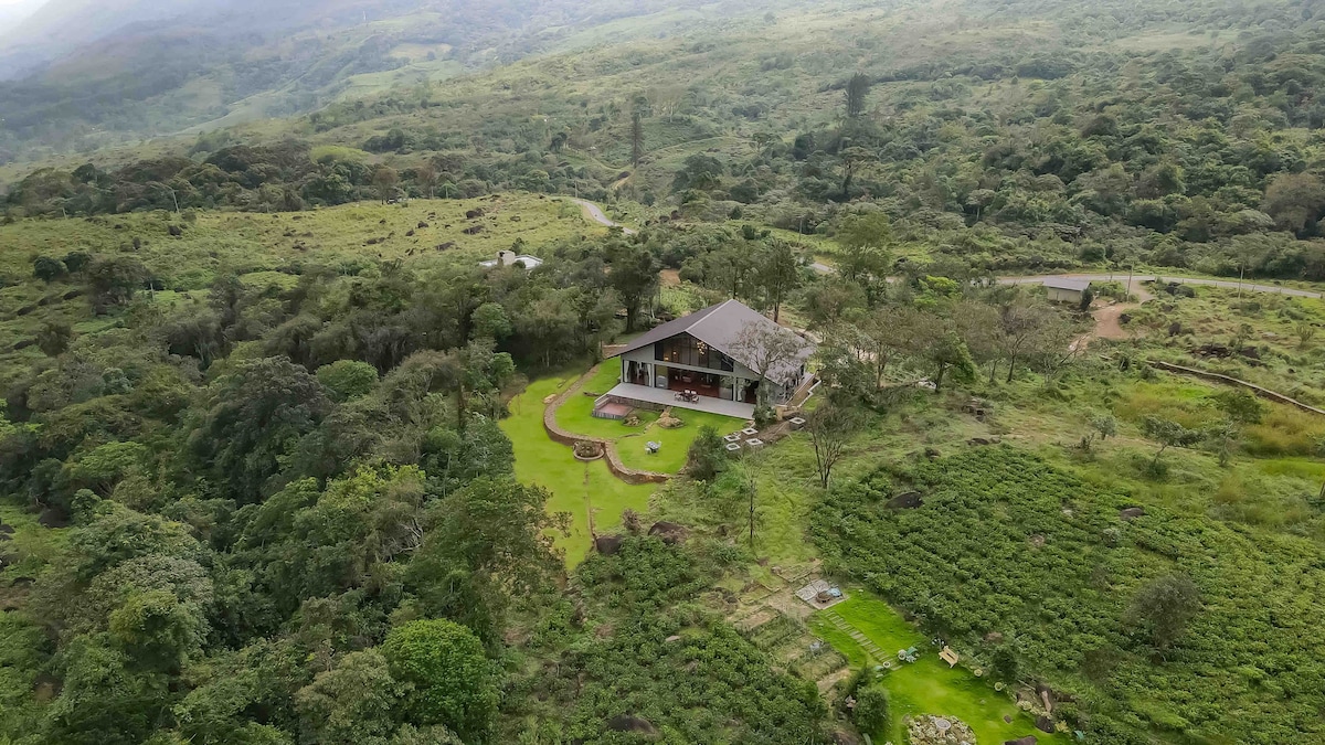 Luxury Manor with rainforest views