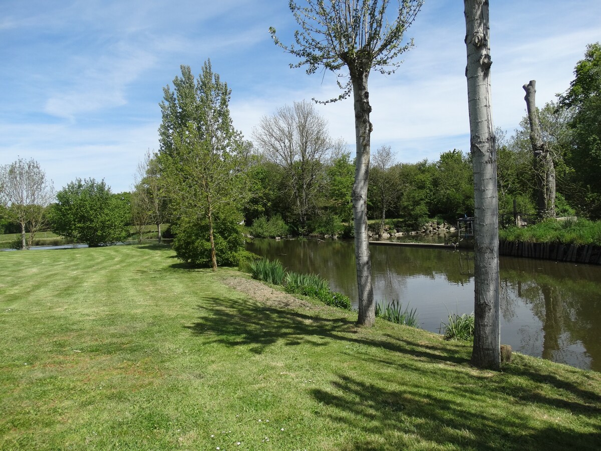 Villa avec piscine à coté du golf de la Domangère.