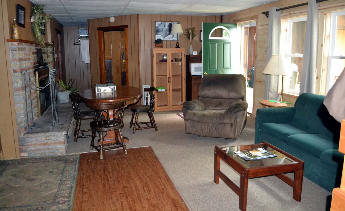 Northern Suite at AJ's Walleye Lodge