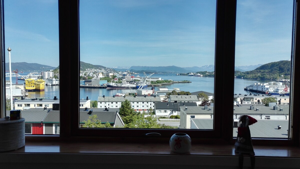 An apartment with a view of the Ålesund city.