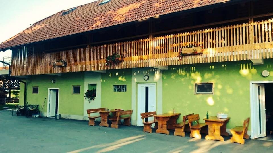 斯洛文尼亚塔博尔开放式绿屋和艺术屋