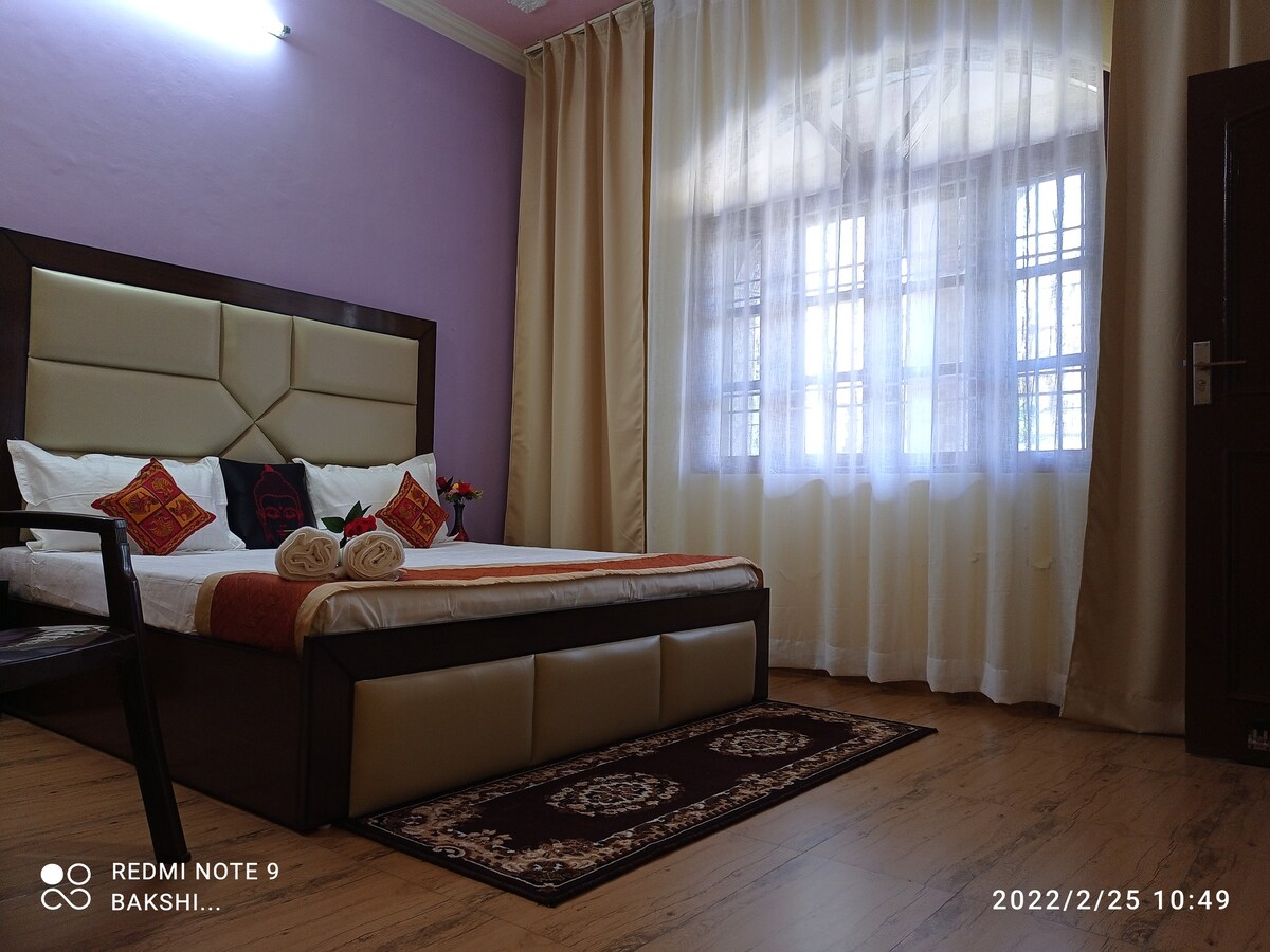 Bakshi Home Stay
Luxury stay,work from home, Wi-Fi