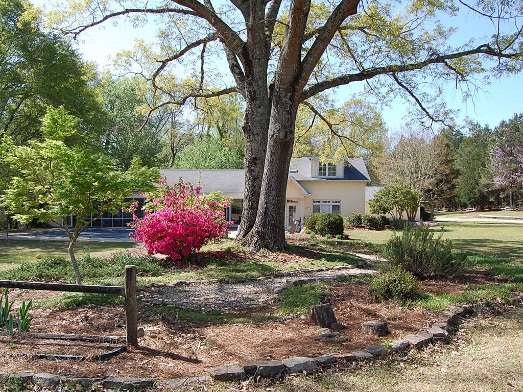 Moores Mill Lodge 8英亩乡村度假屋，带泳池