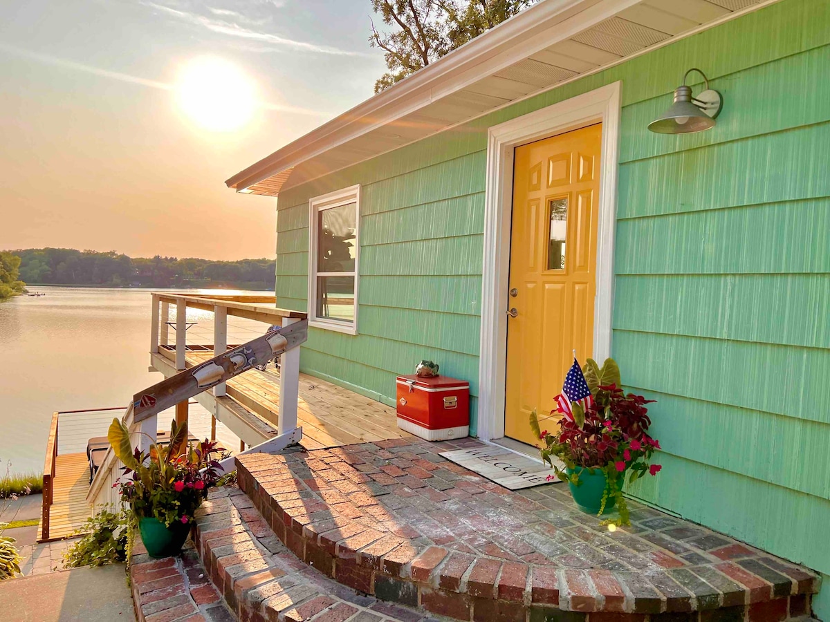 UncleLarry's LakePlace, Hot Tub