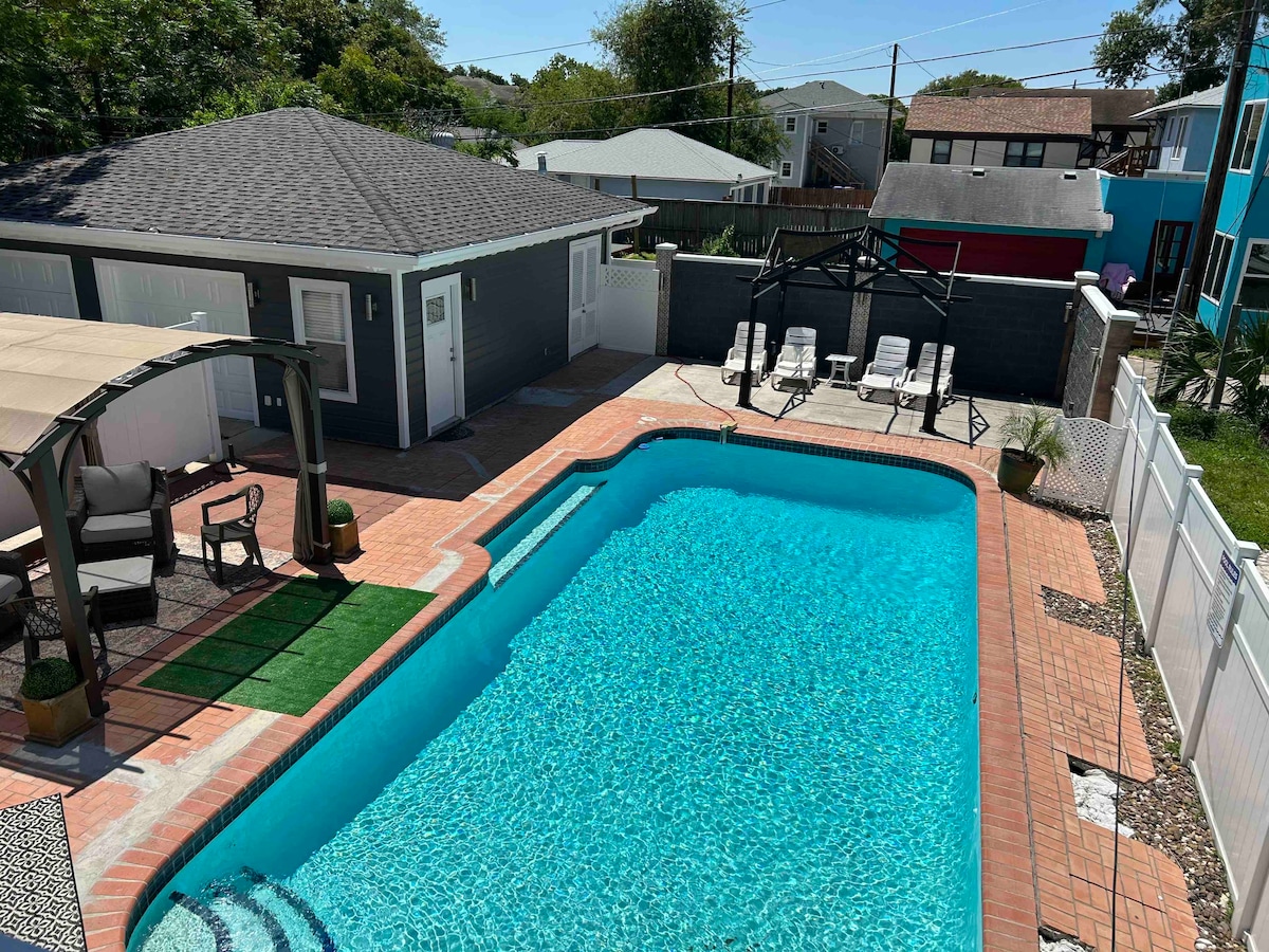 Ocean View with Private Pool: Casa De Joy-DOS