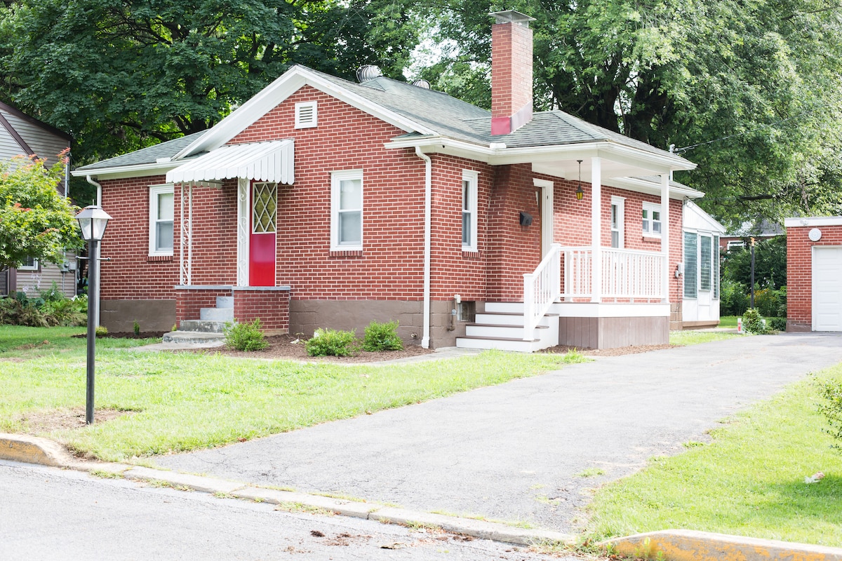 松树街小屋（ Pine Street Cottage ） ：
可步行前往巴克内尔（ Bucknell ）