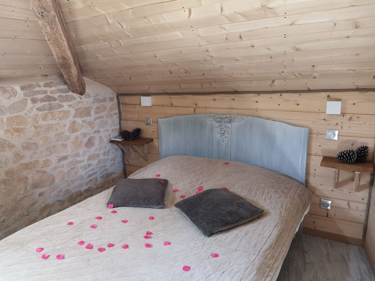 Chambre Enolla cocooning avec spa en Périgord vert
