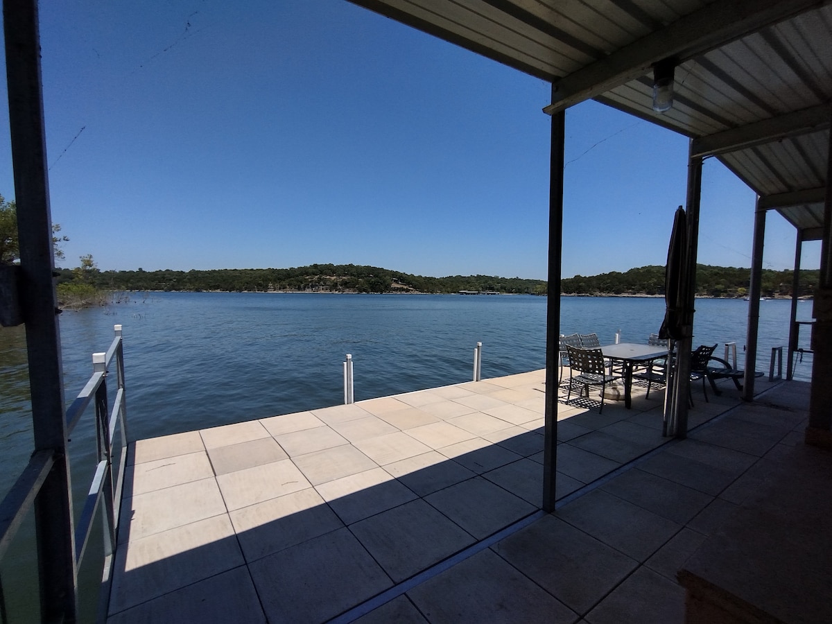 Vintage Vegas -Lakefront Luxury on Table Rock Lake