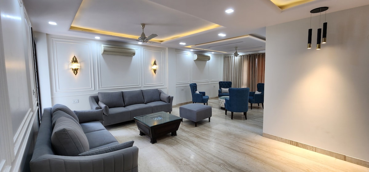 Sawanstays : 4BHK, Modern-Luxury with terrace.