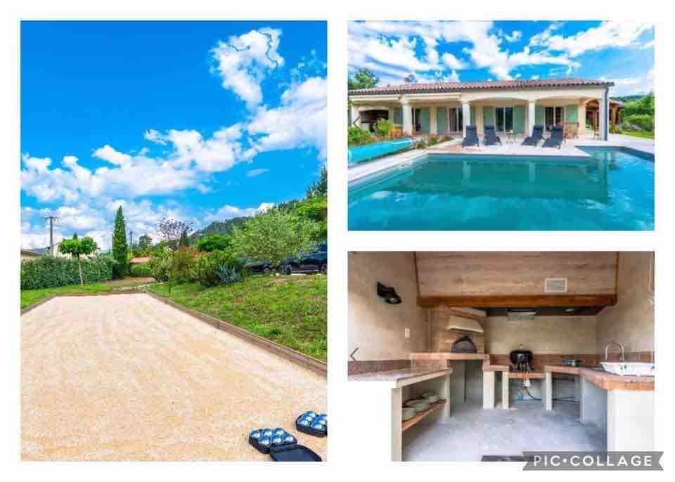 Villa avec piscine privée et  terrain de pétanque.