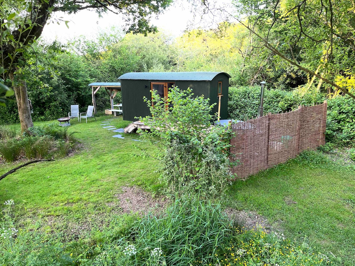 Secluded woodland shepherd hut retreat