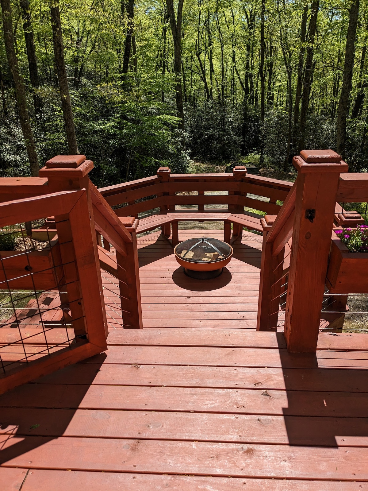 Creekside Mountain Escape in the Smoky Mountains