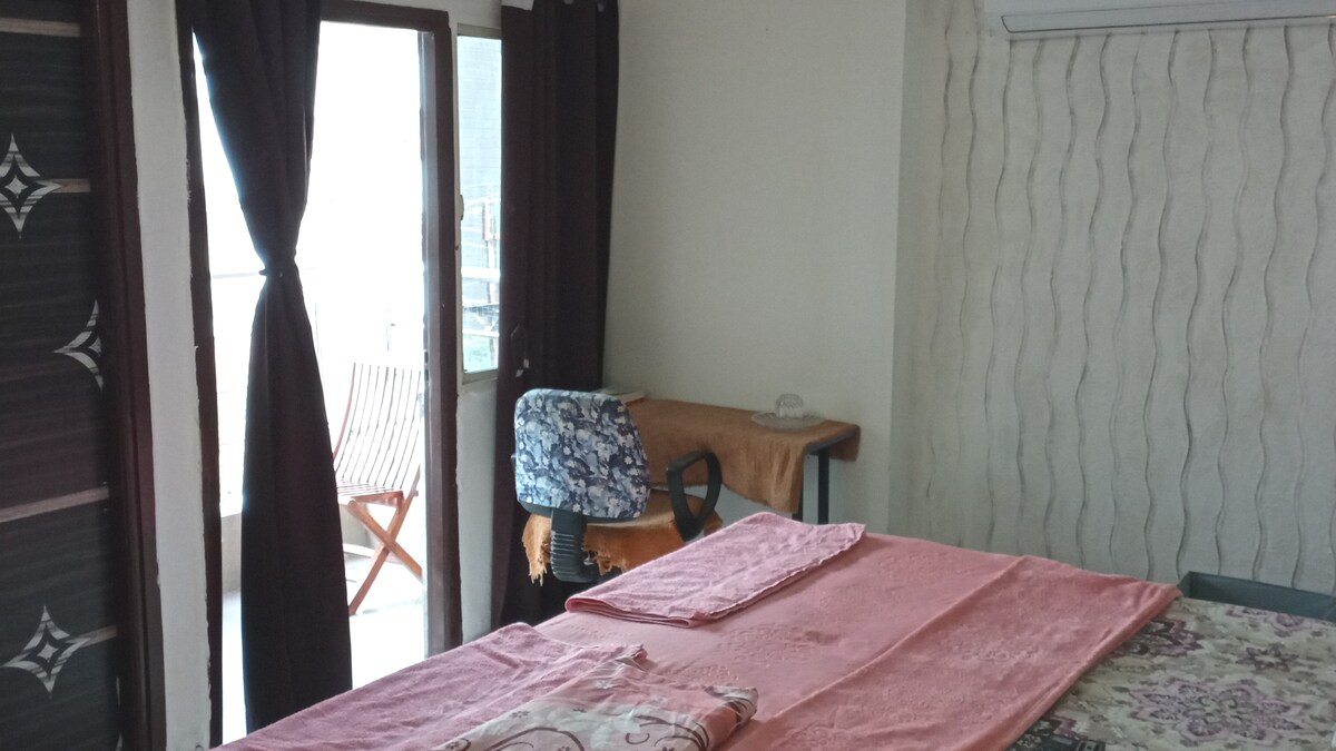Entire 3 Bhk appartment ,best value for 6 guests.