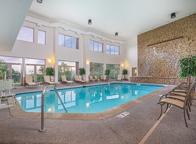 泳池~热水浴缸~健身房~ Galena度假村公寓
