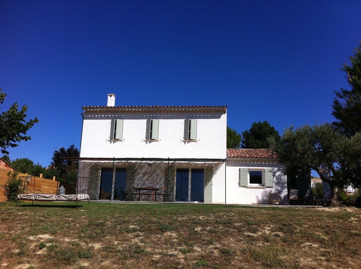 Maison lumineuse, proche de Forcalquier.