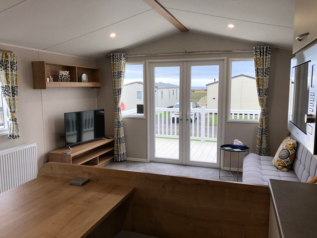 Whitley Bay 4 Berth Luxury Caravan