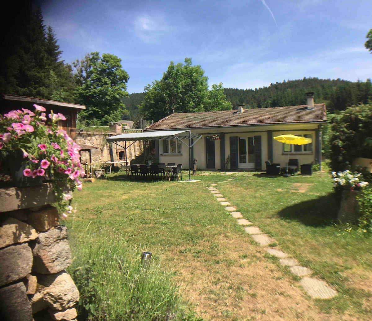 Cottage champêtre avec piscine privée.