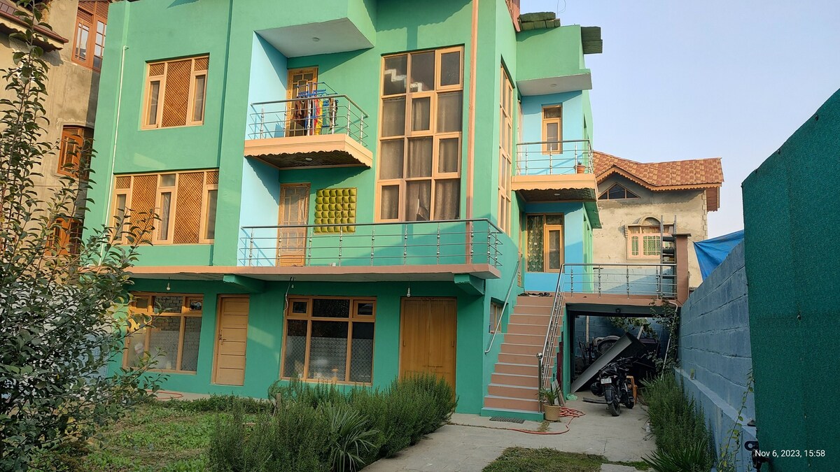 2 bhk apartment in Srinagar